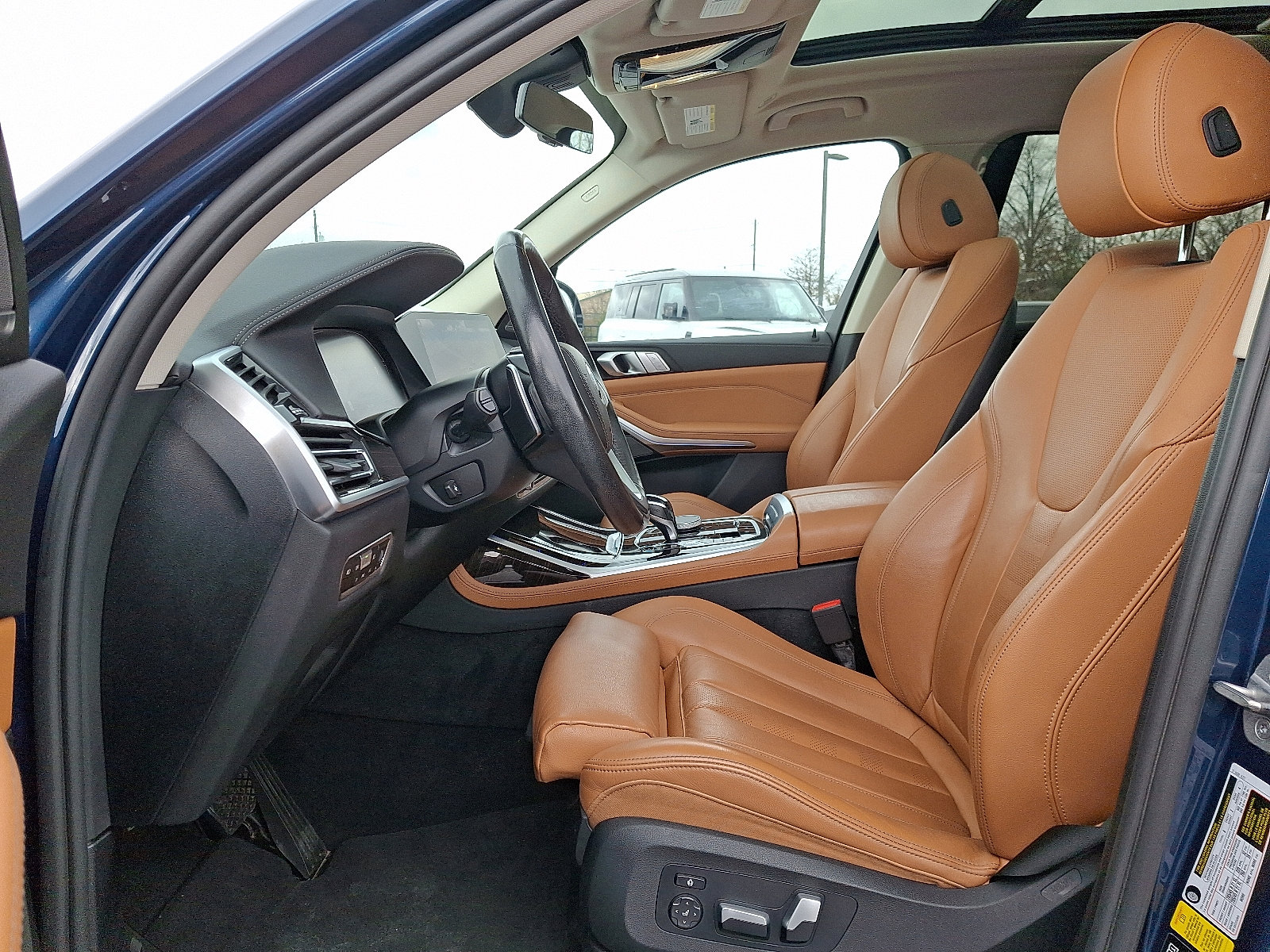 Used 2021 BMW X7 xDrive40i w/ Premium Package image 12