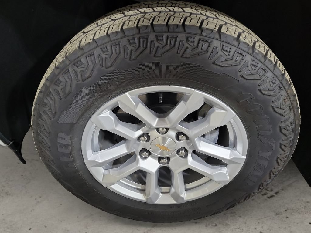 Used 2025 Chevrolet Silverado 1500 LT AWD/4WD image 9