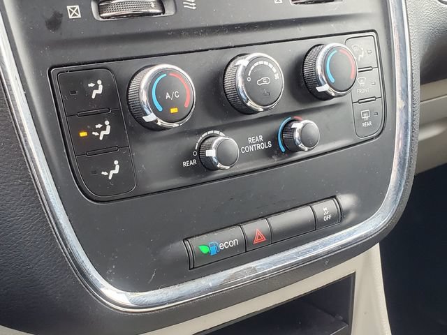 Used 2016 Dodge Grand Caravan SXT FWD image 14