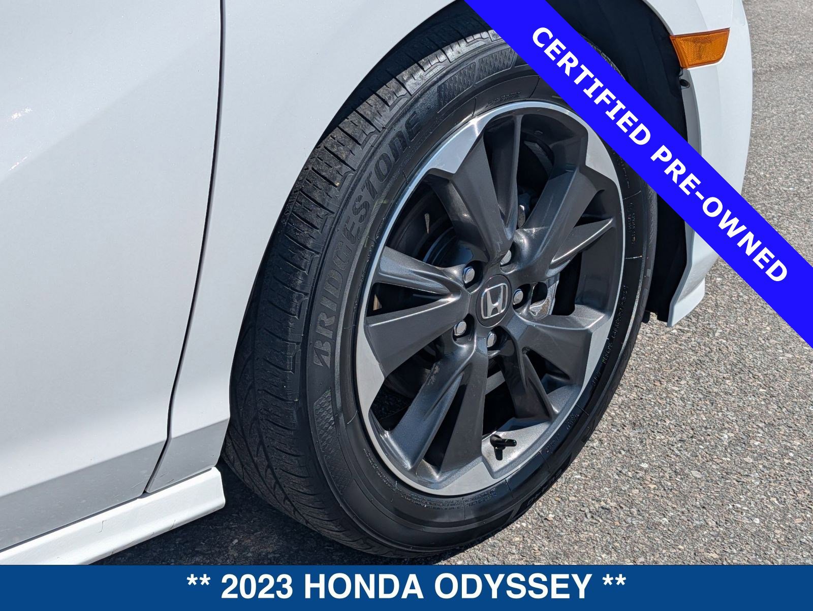 Used 2023 Honda Odyssey Elite image 12