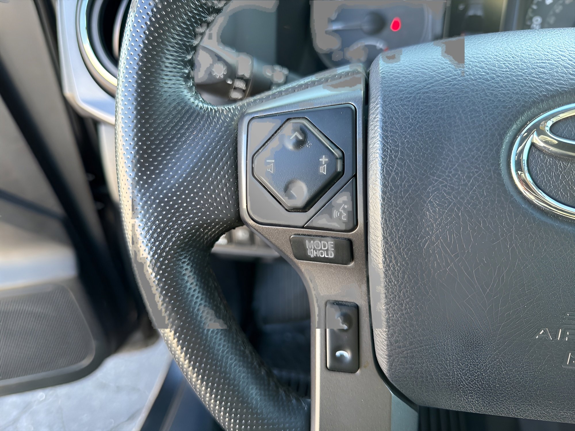 Used 2018 Toyota Tacoma TRD Sport image 14