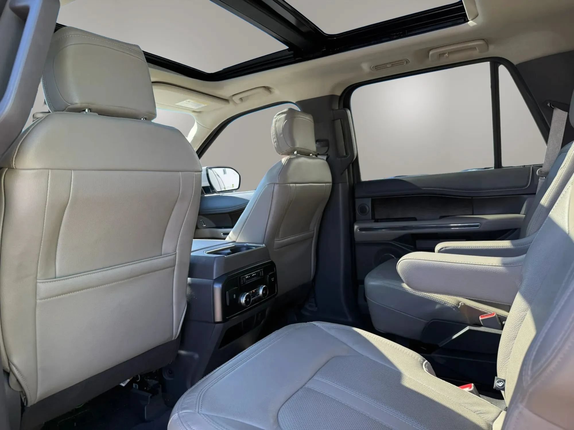 Used 2020 Ford Expedition Limited w/ Equipment Group 302A AWD/4WD image 13
