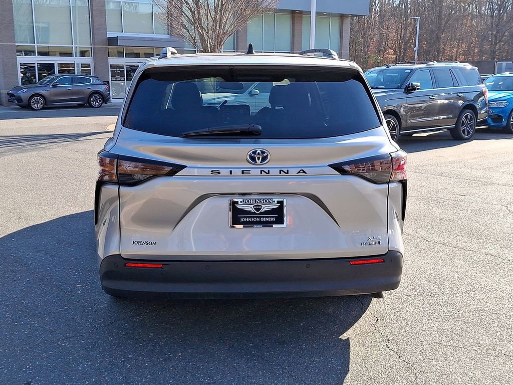 Used 2024 Toyota Sienna XLE image 23