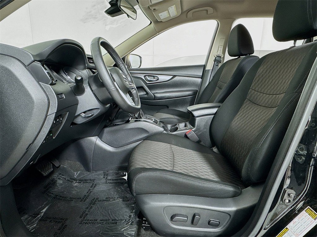 Used 2020 Nissan Rogue SV w/ Premium Package image 11