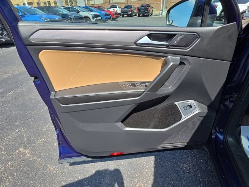Used 2022 Volkswagen Tiguan SE w/ Panoramic Sunroof Package AWD/4WD image 21
