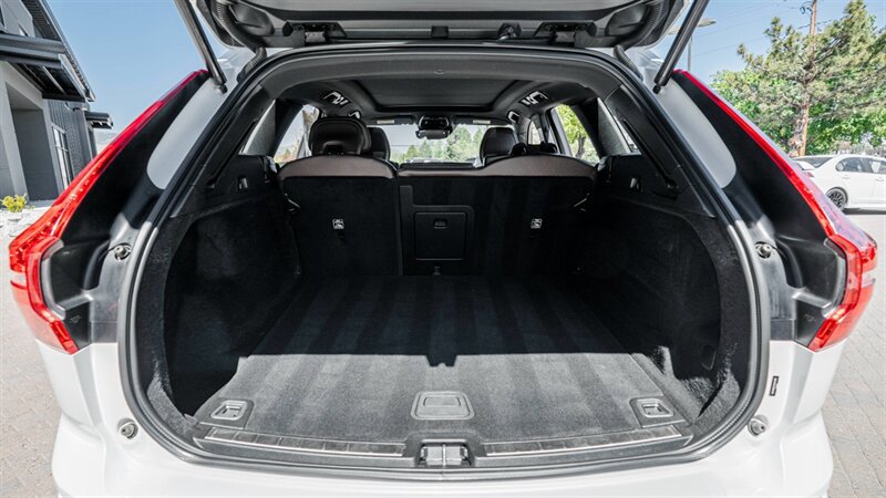 Used 2021 Volvo XC60 T5 Momentum AWD/4WD image 34