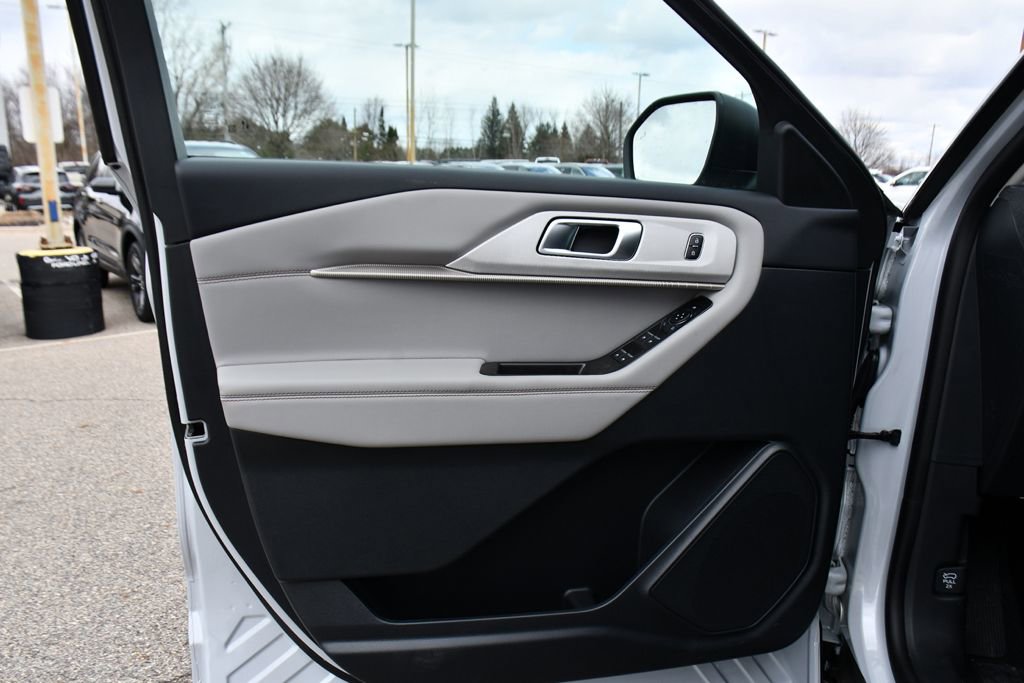 Used 2026 Ford Explorer Active w/ Active Comfort Package image 24