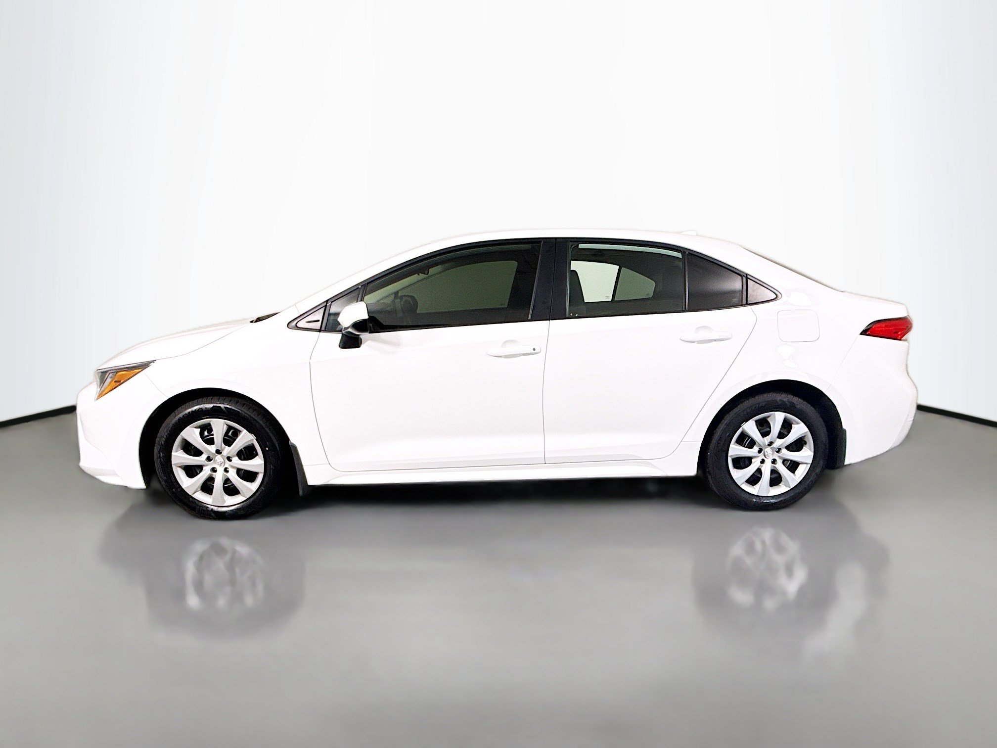 Used 2025 Toyota Corolla LE FWD image 6