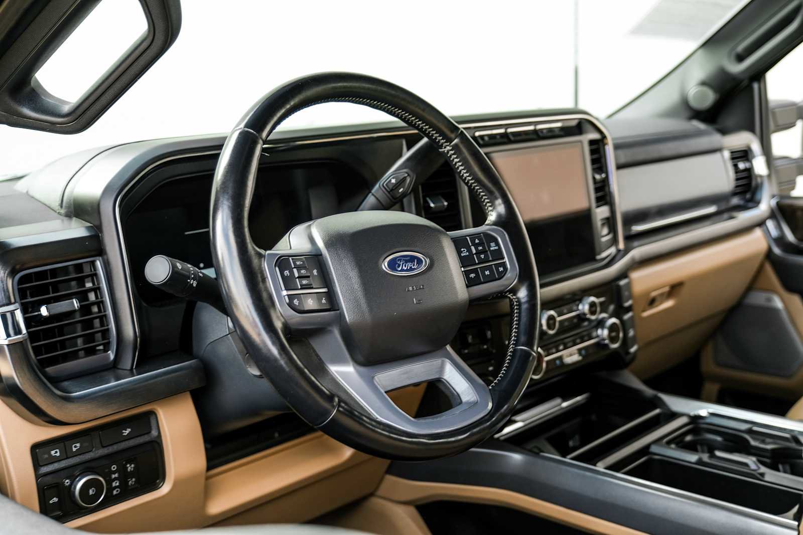 Used 2023 Ford F350 Lariat w/ FX4 Off-Road Package image 18