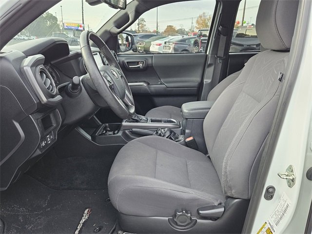 Used 2019 Toyota Tacoma TRD Sport image 3