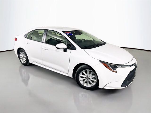 Used 2021 Toyota Corolla LE w/ LE Convenience Package FWD image 2