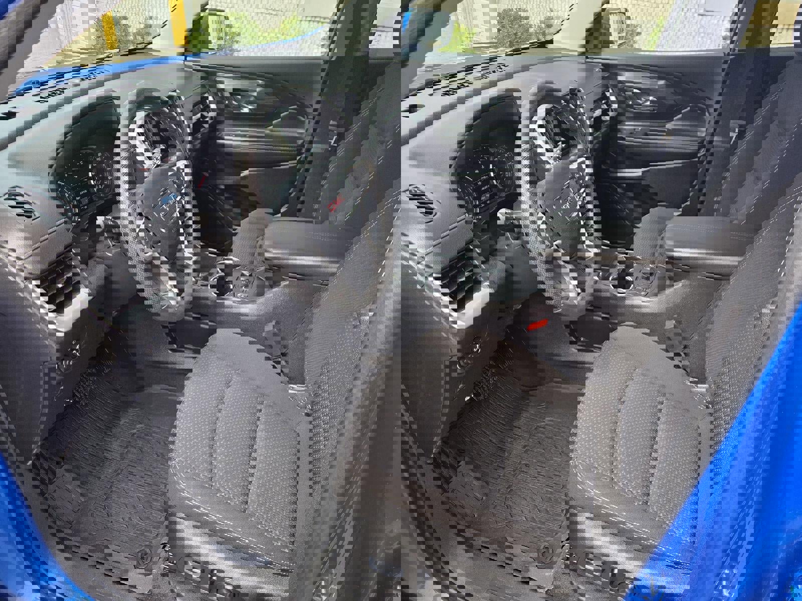 Used 2024 GMC Terrain SLE w/ Driver Convenience Package image 17