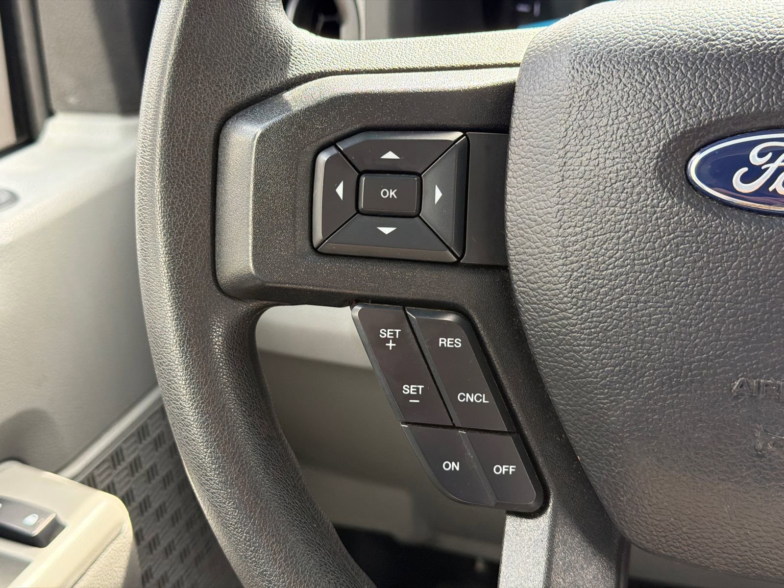 Used 2024 Ford E-350 and Econoline 350 Super Duty w/ Power Windows & Locks Group image 19