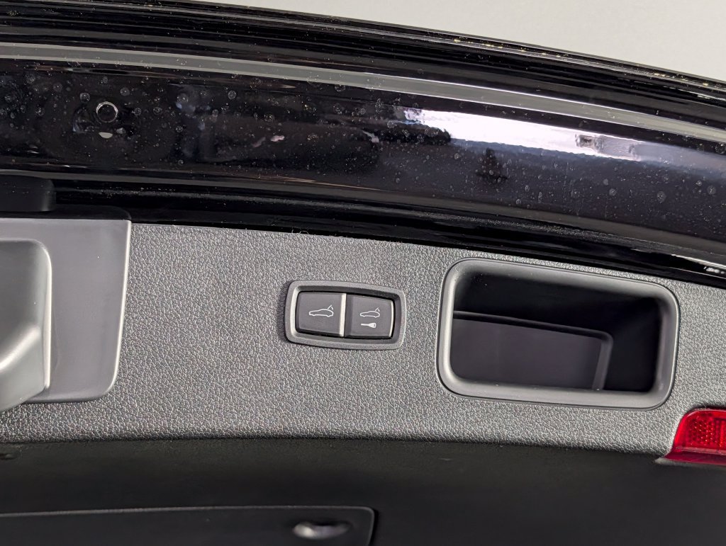 New 2026 Porsche Macan AWD/4WD image 18