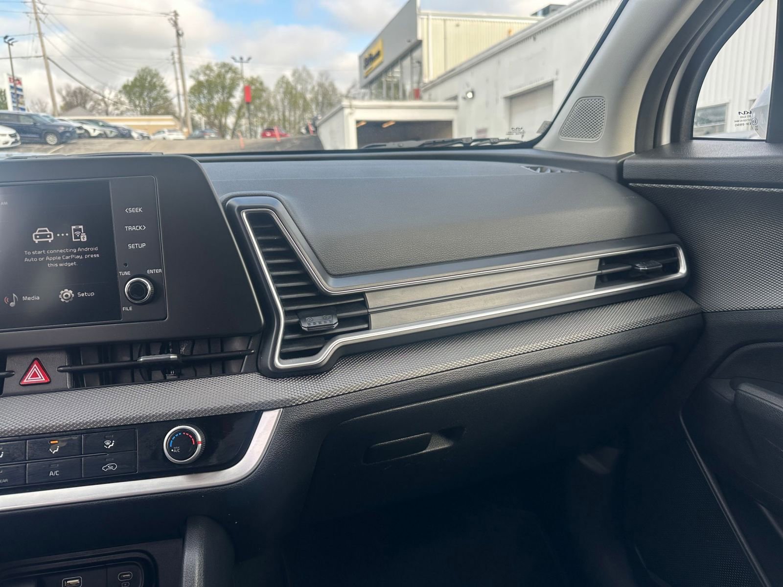 Used 2025 Kia Sportage LX image 33