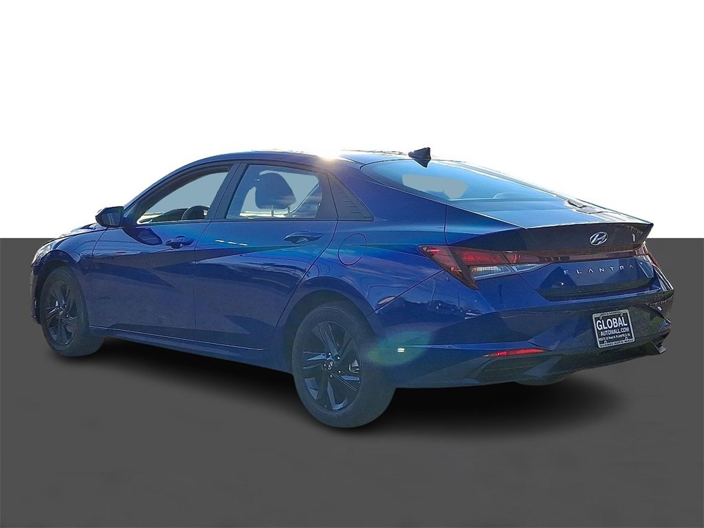 Used 2023 Hyundai Elantra SEL w/ Cargo Package image 5
