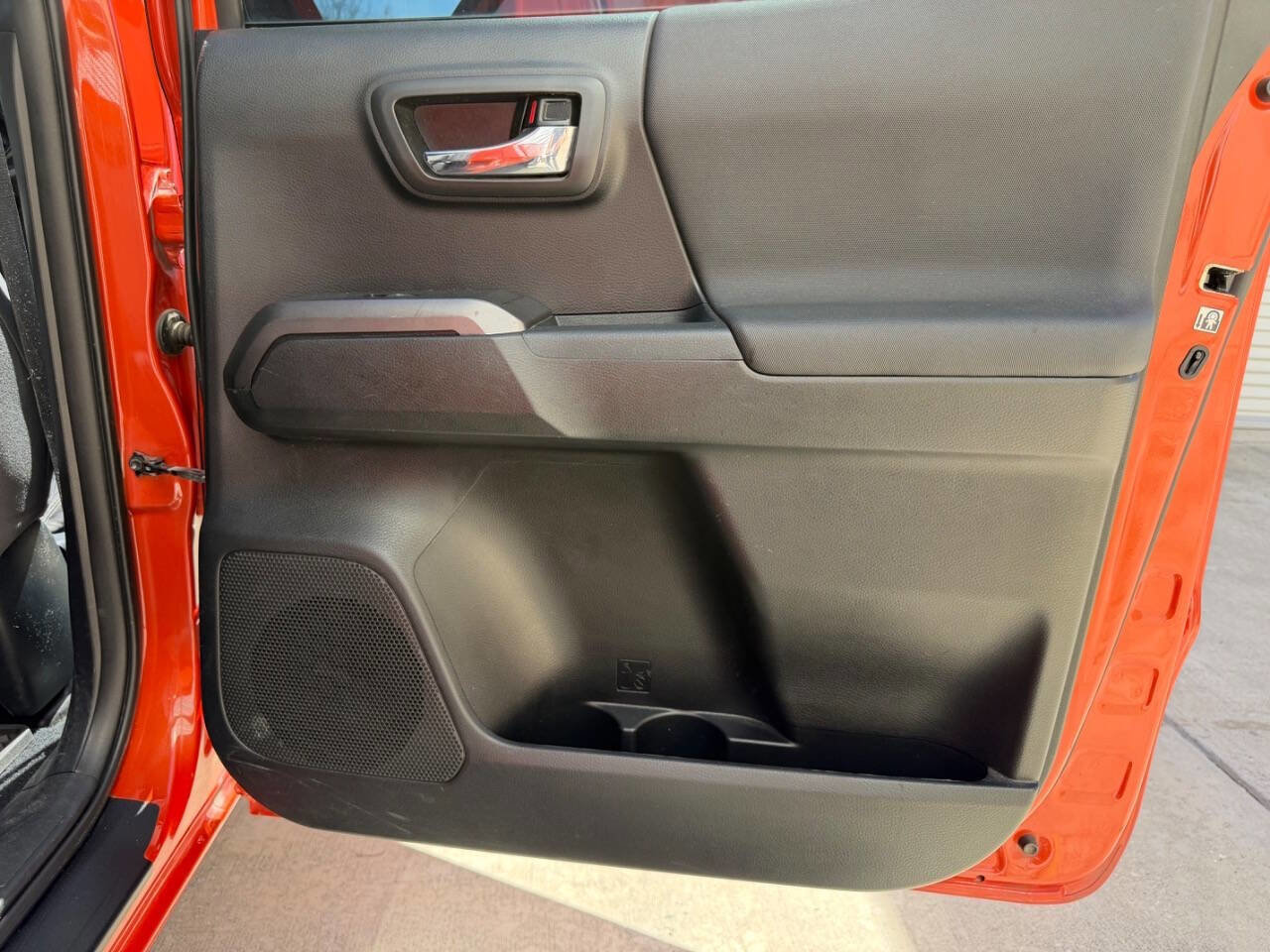 Used 2018 Toyota Tacoma TRD Off-Road image 17