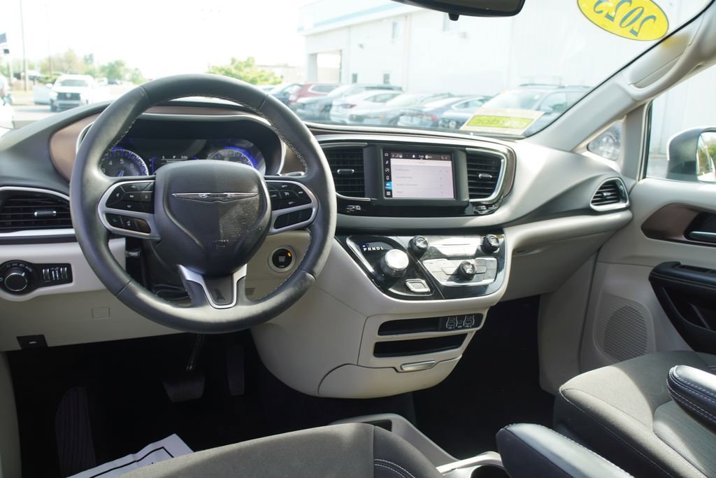 Used 2023 Chrysler Voyager LX image 12