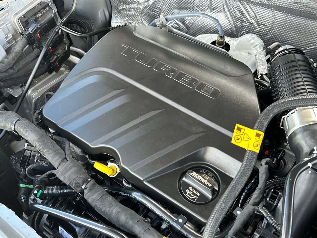 Used 2025 Chevrolet Trax RS w/ Driver Confidence Package FWD image 27