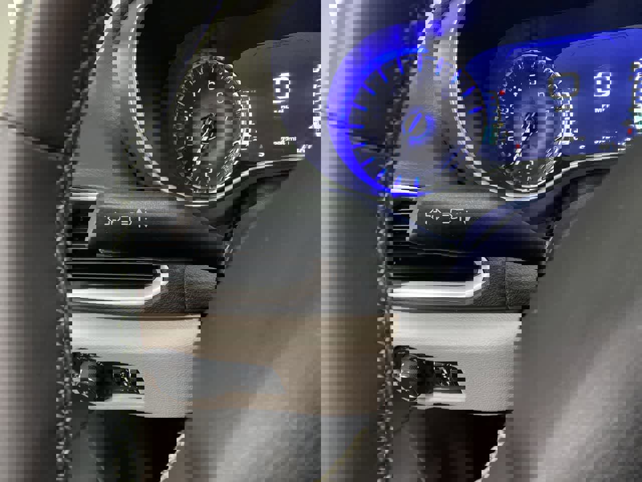 Used 2024 Chrysler Pacifica Touring-L image 22