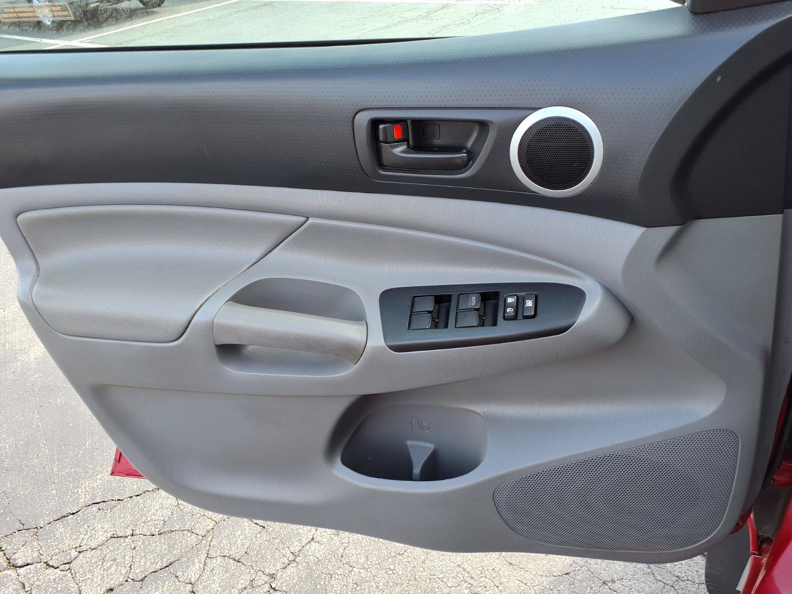Used 2014 Toyota Tacoma 4x4 Double Cab w/ SR5 Package image 11