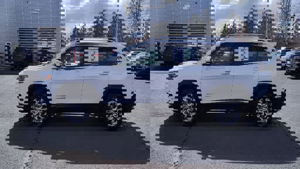 Used 2019 Jeep Cherokee Latitude w/ Popular Appearance Group image 5