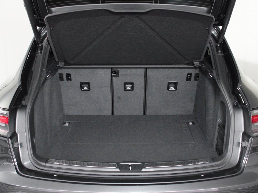 Used 2025 Porsche Macan image 13