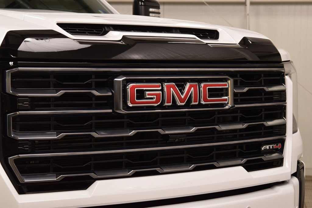 Used 2025 GMC Sierra 2500 AT4 w/ AT4 Premium Plus Package AWD/4WD image 10