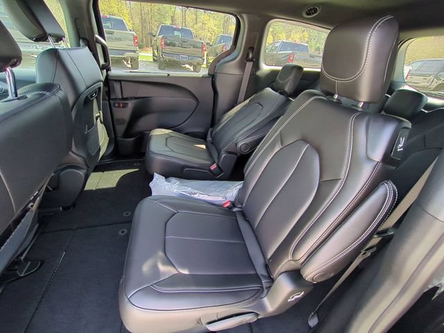 New 2026 Chrysler Pacifica Select FWD image 29