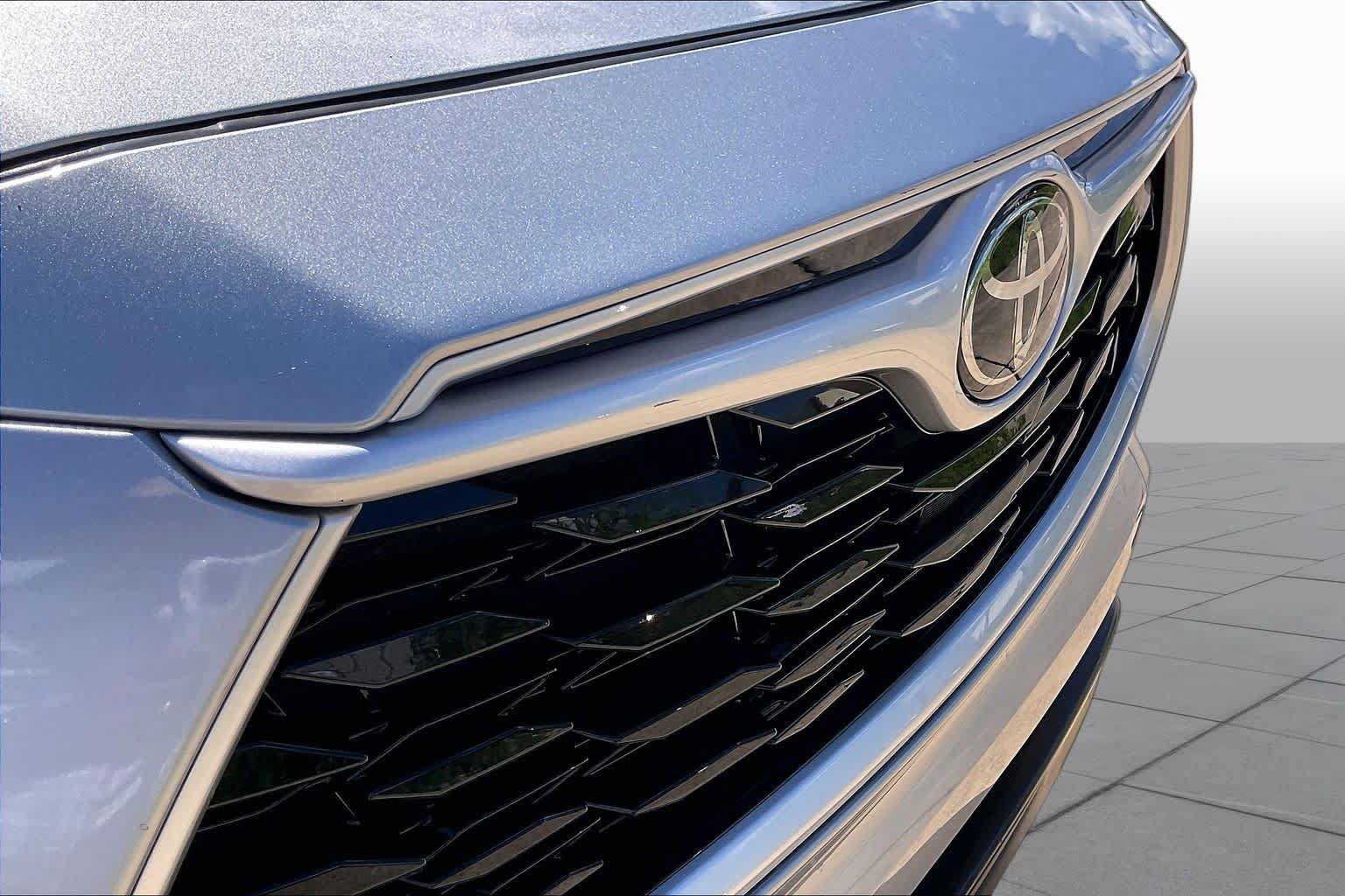 Used 2022 Toyota Highlander XLE FWD image 30