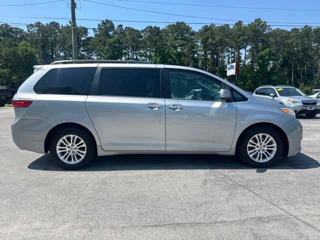 Used 2015 Toyota Sienna XLE w/ XLE Navigation Package FWD image 8