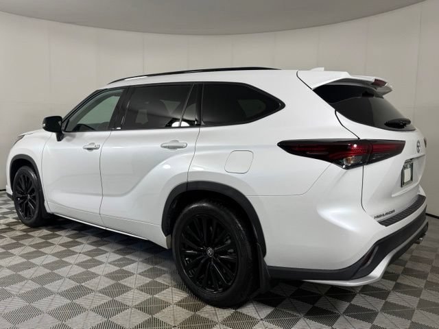 Used 2024 Toyota Highlander XSE FWD image 4