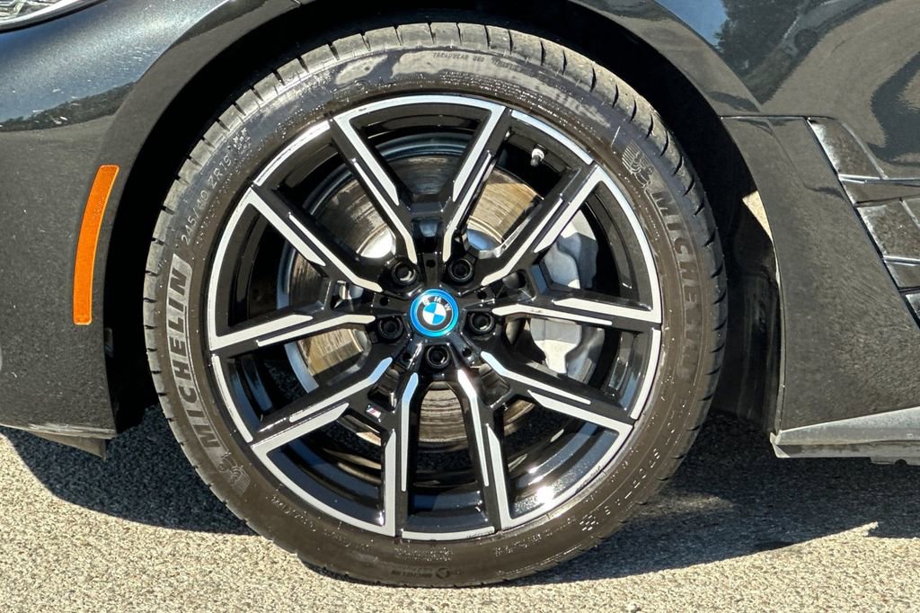 Used 2023 BMW i4 eDrive40 w/ M Sport Package image 32