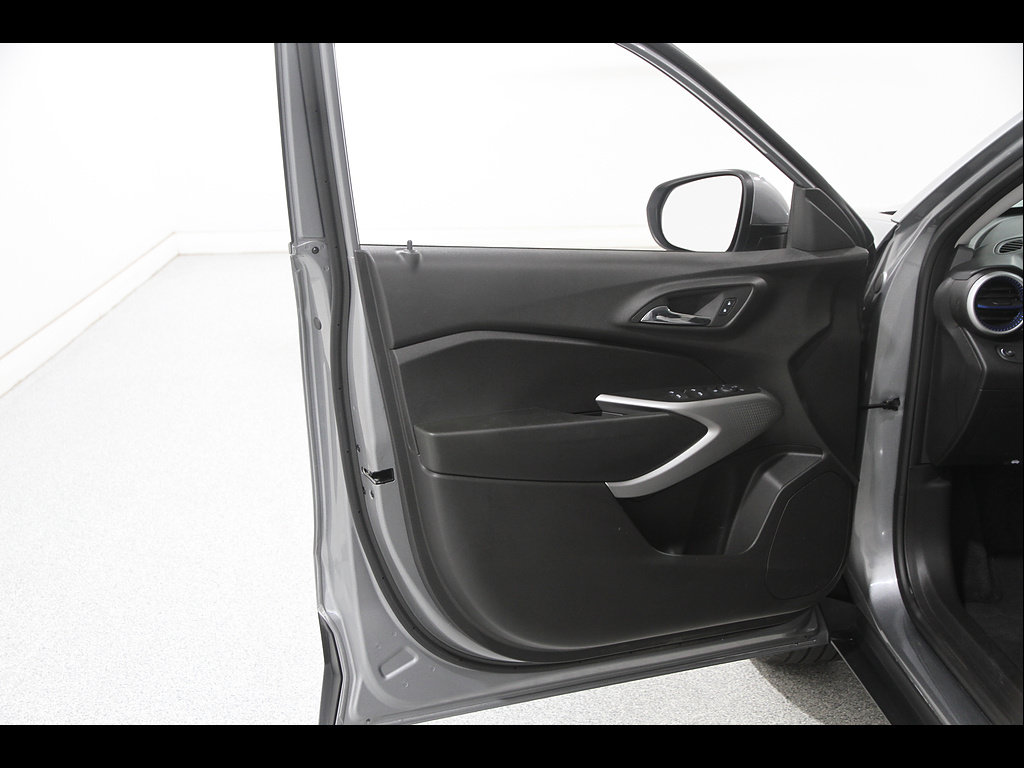 Certified 2024 Chevrolet Trax LS w/ LS Convenience Package FWD image 4