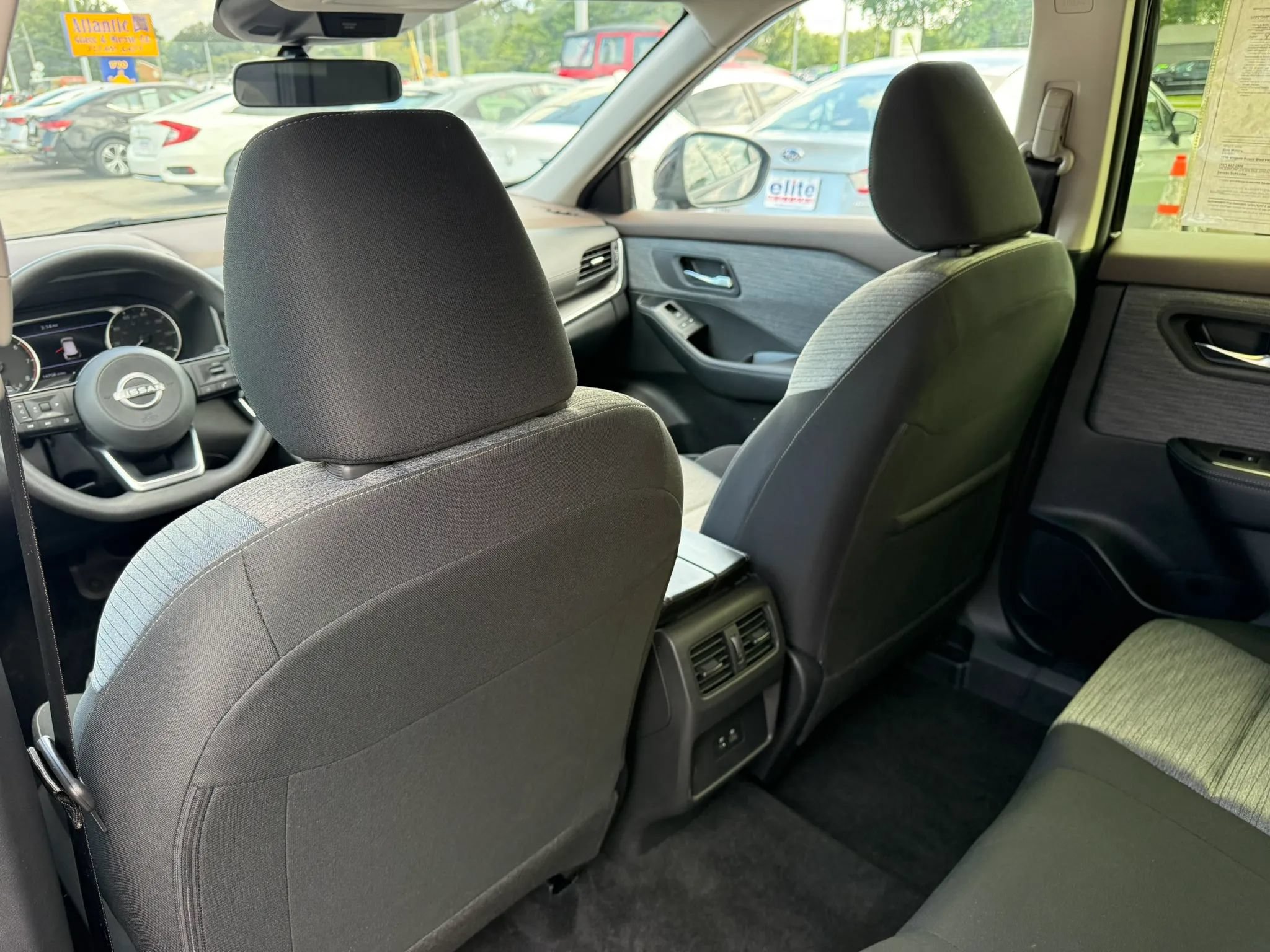 Used 2023 Nissan Rogue SV AWD/4WD image 17