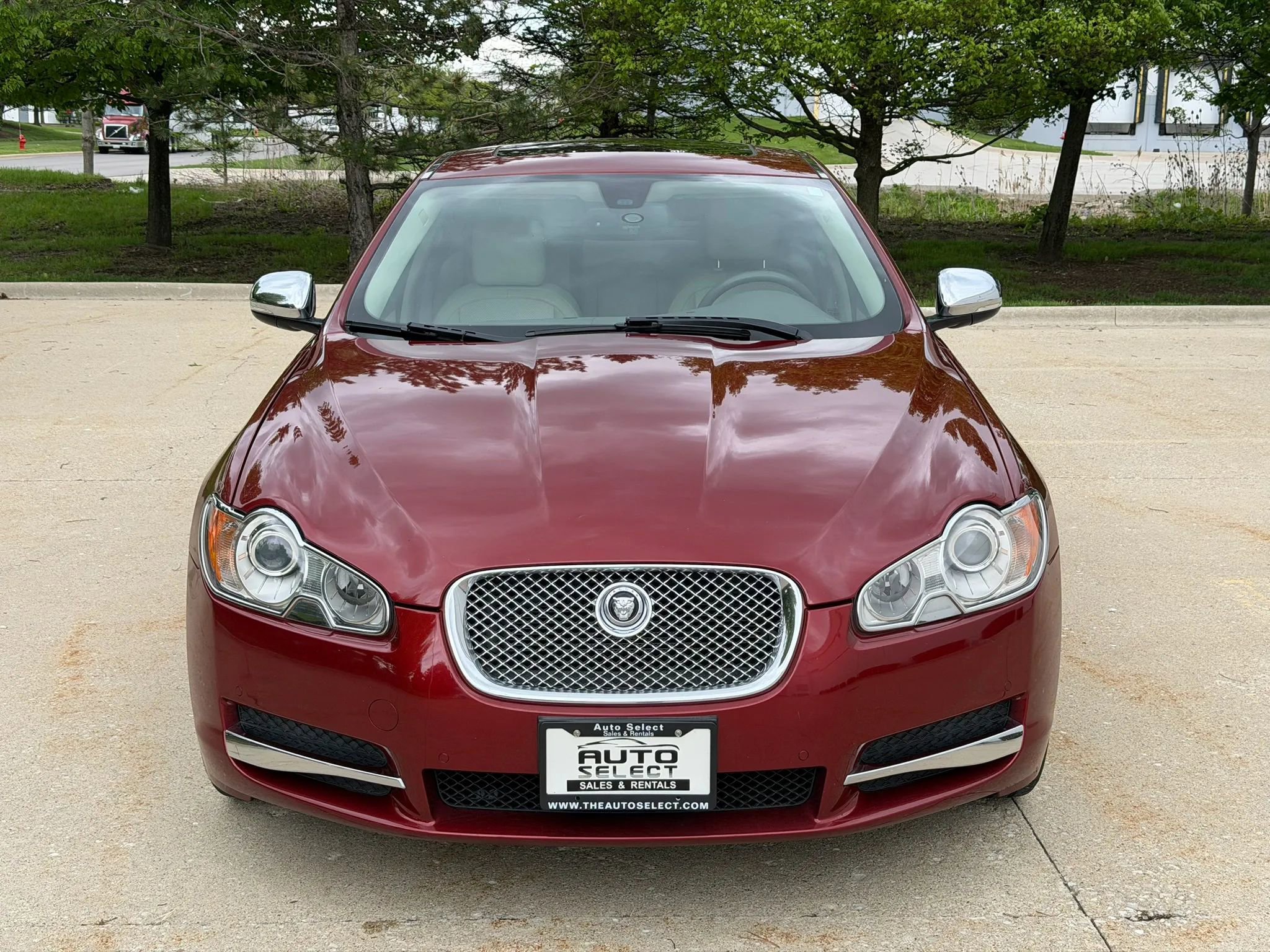 Used 2011 Jaguar XF Premium RWD image 2