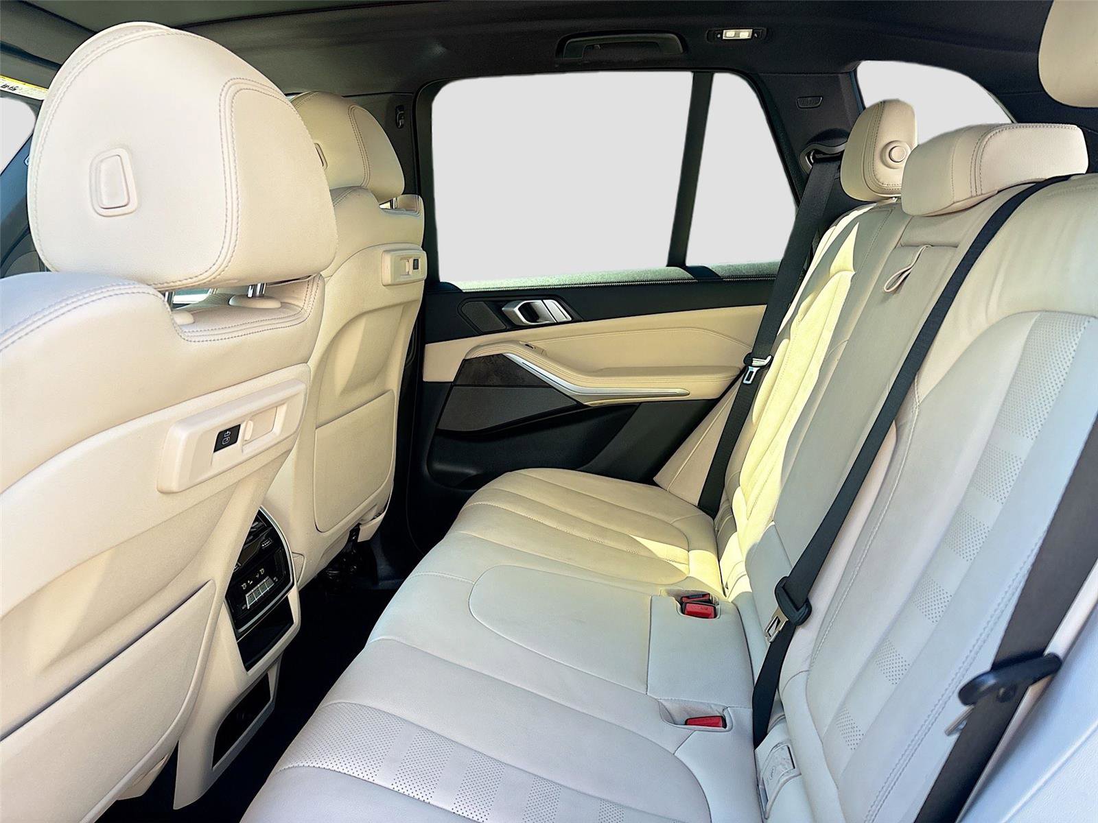 Used 2021 BMW X5 sDrive40i w/ Premium Package image 28