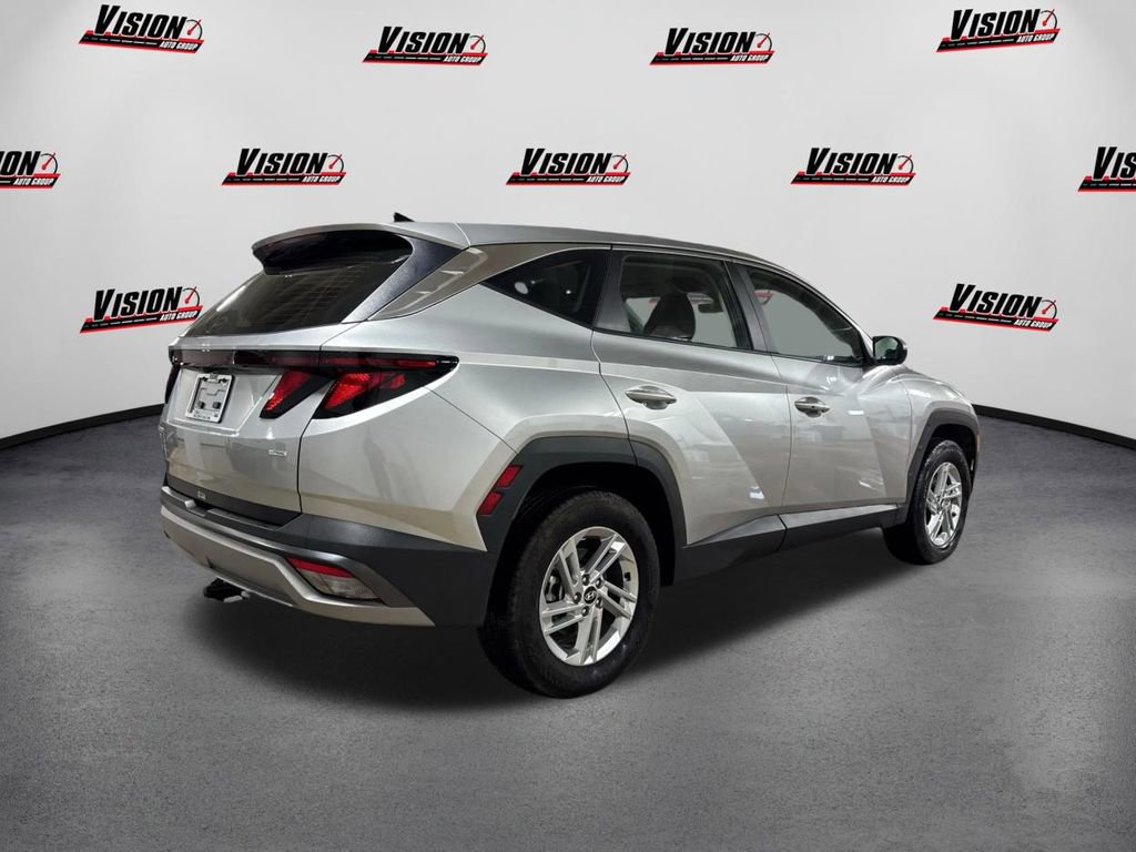 Used 2025 Hyundai Tucson SE image 5