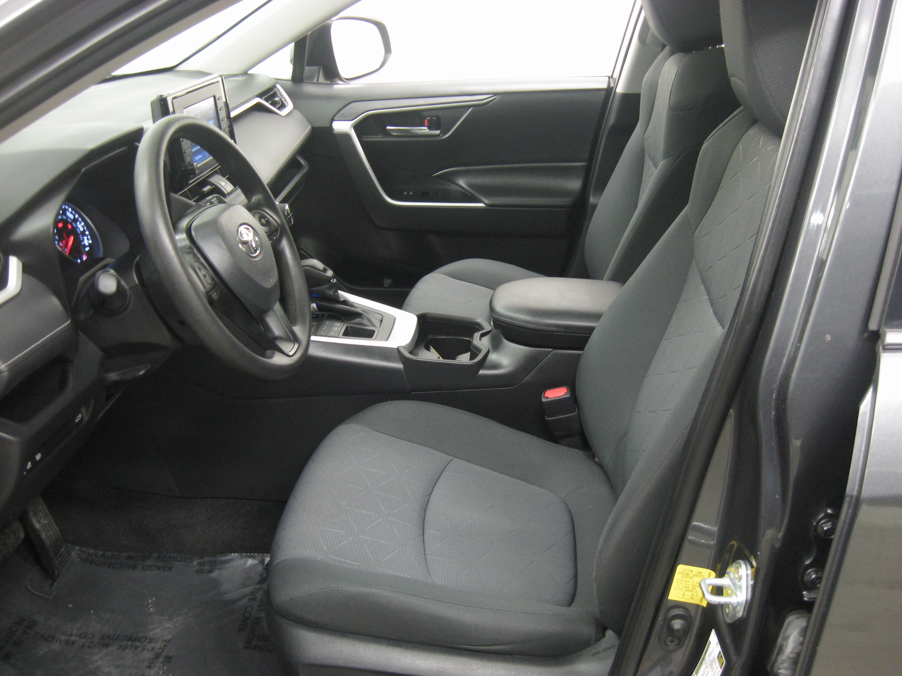 Used 2021 Toyota RAV4 XLE w/ Convenience Package image 8