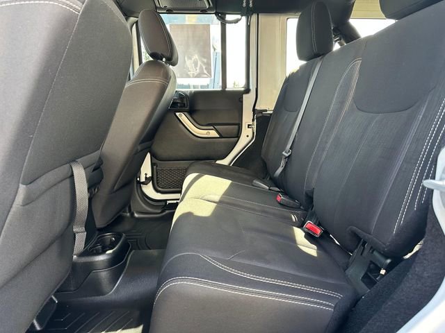 Used 2017 Jeep Wrangler Unlimited Sahara w/ Connectivity Group AWD/4WD image 11