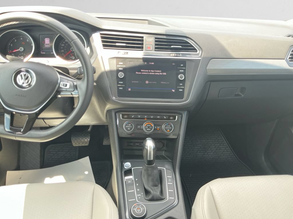 Used 2020 Volkswagen Tiguan SE w/ Panoramic Sunroof Package AWD/4WD image 11