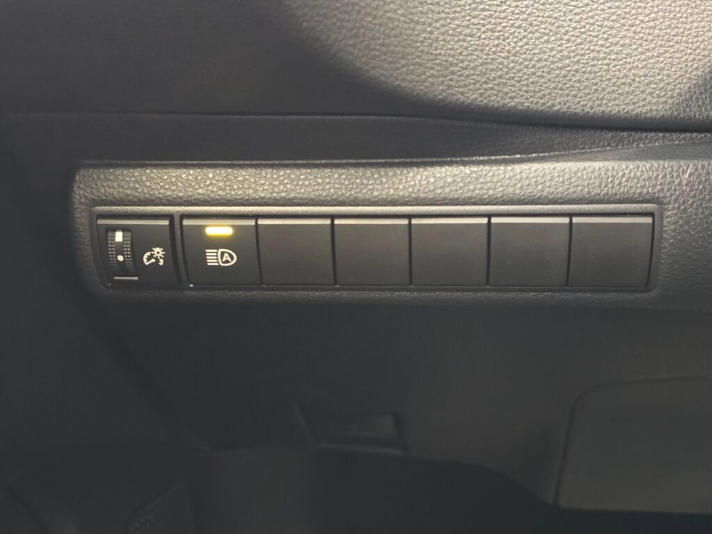 Used 2025 Toyota Corolla LE FWD image 25