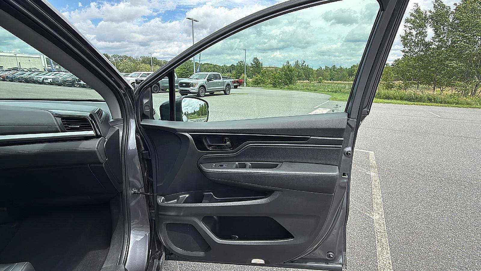 Used 2023 Honda Odyssey Touring image 17