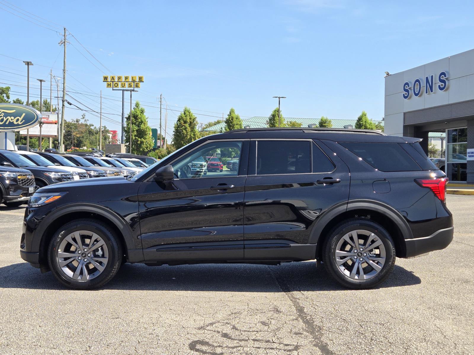 New 2026 Ford Explorer Active w/ Active Comfort Package AWD/4WD image 12