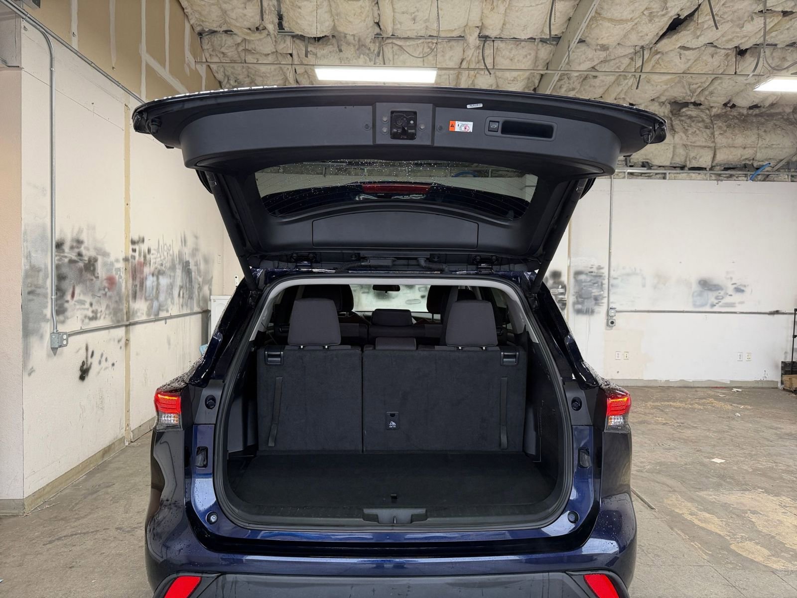 Used 2025 Toyota Highlander LE image 32