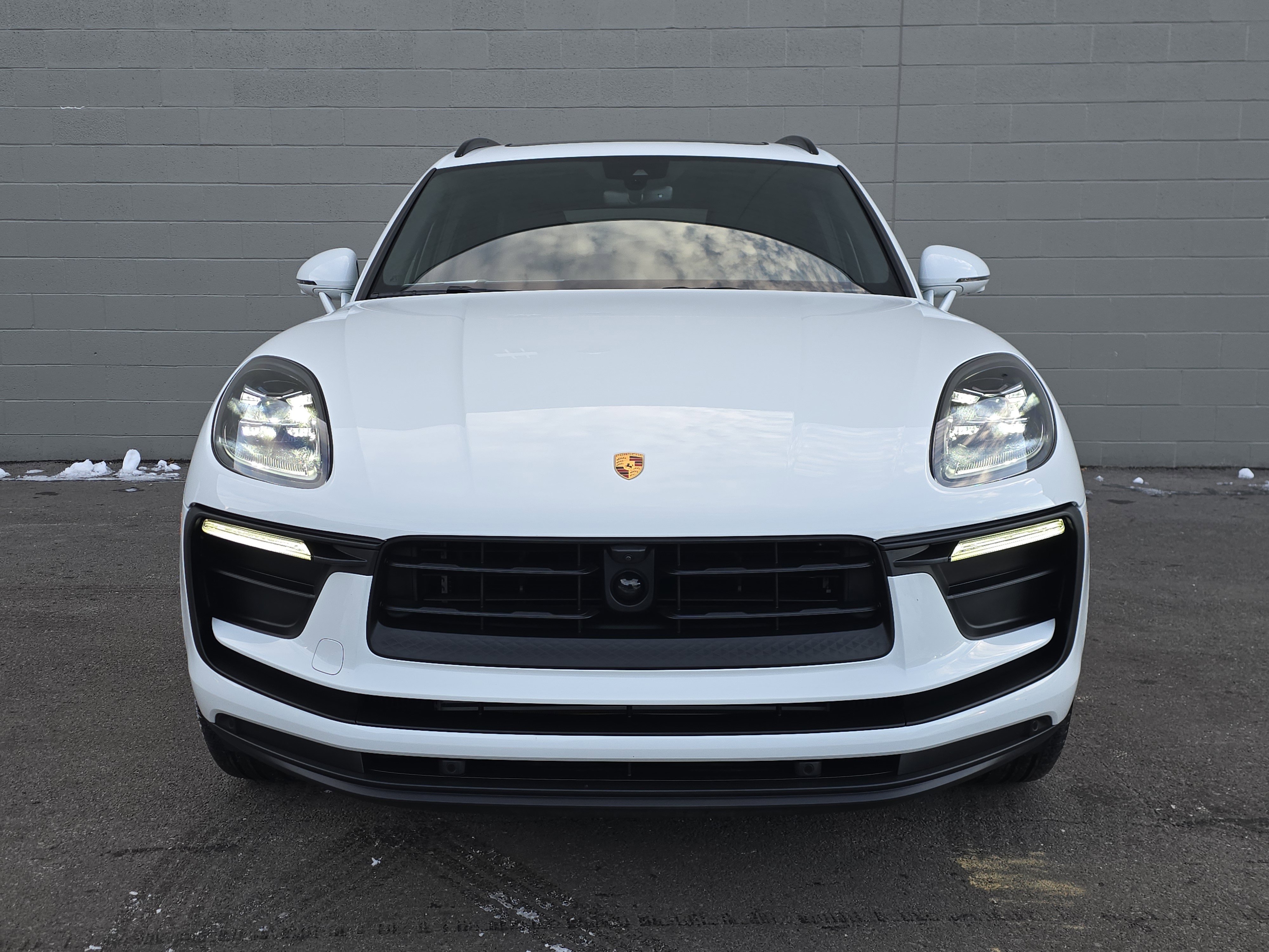 Certified 2025 Porsche Macan image 6