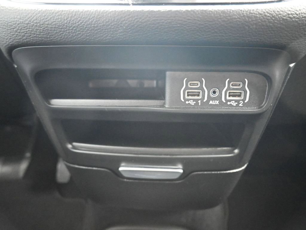 Used 2024 Chrysler Pacifica Touring image 26