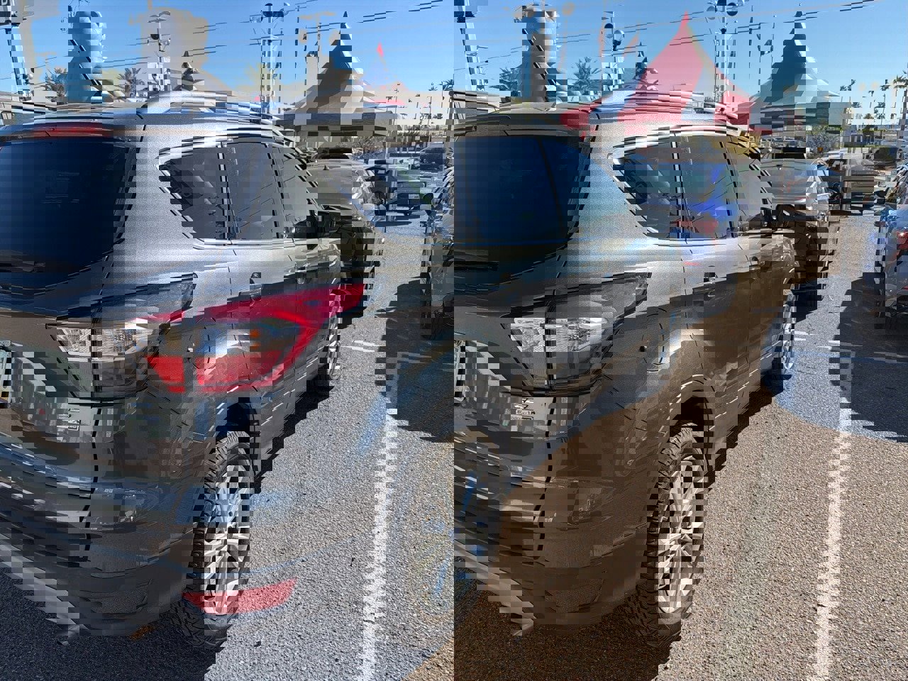 Used 2018 Ford Escape SE w/ SE Sync 3 Package image 3