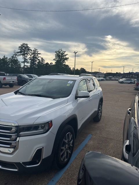 Used 2023 GMC Acadia SLT FWD image 1