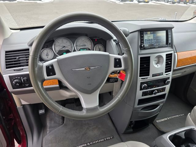 Used 2010 Chrysler Town & Country Limited w/ Trailer Tow Group image 19